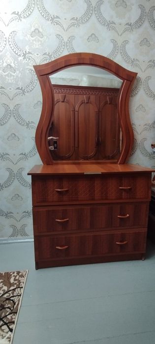 Продаётся шкаф для одежды и трюмо в хорошем качестве