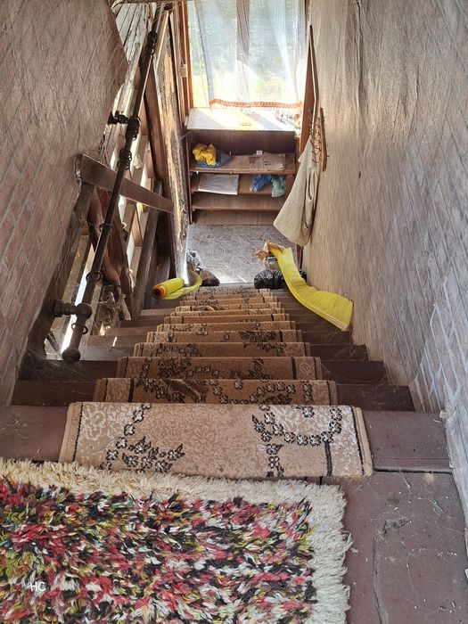 Продавам  двуетажна къща