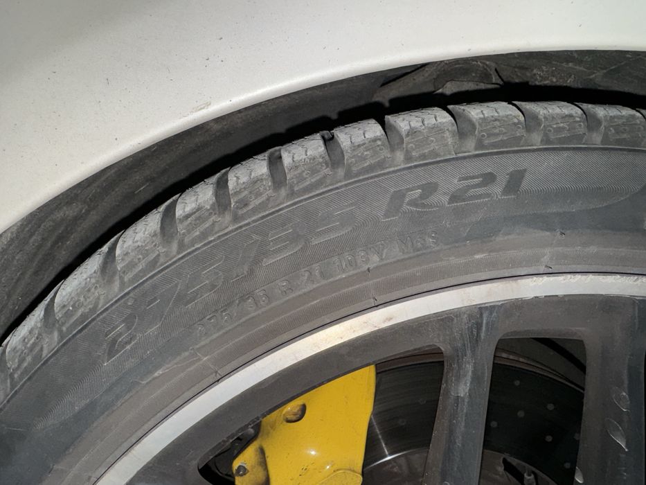 Pirelli SottoZero 275/35/21. 315/30/21