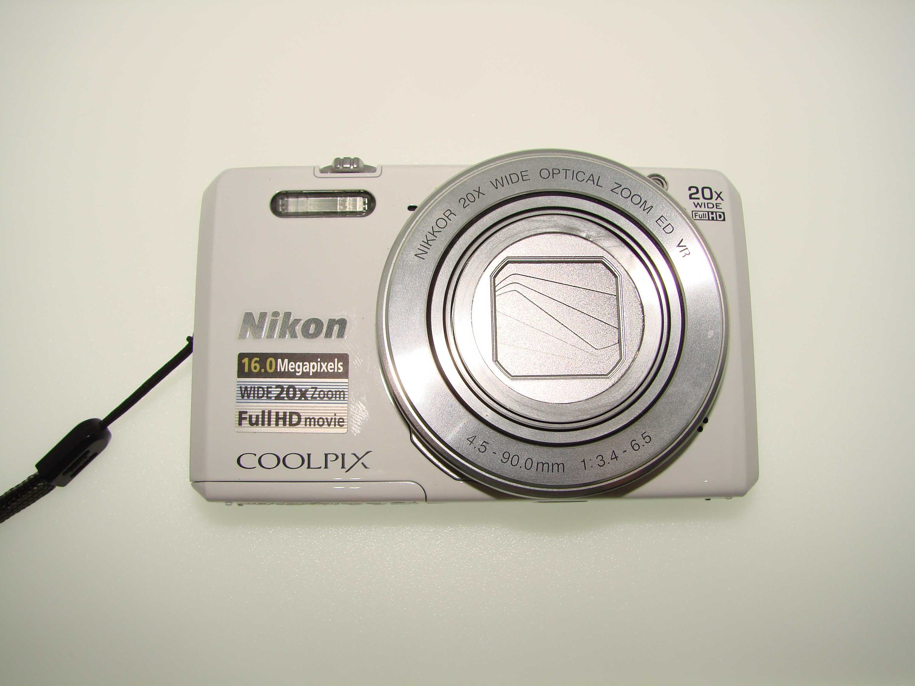 Компактен цифров фотоапарат Nikon Coolpix S7000 - Бял работи отлично