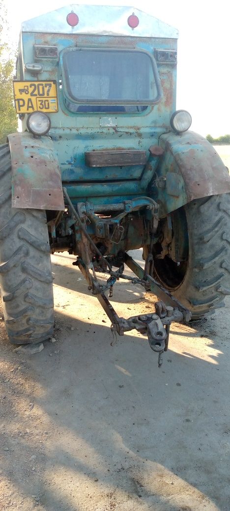 T 40 traktor sotiladi