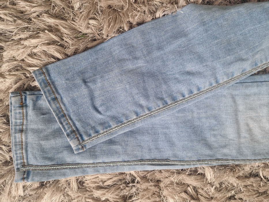 Blugi zara model deosebit