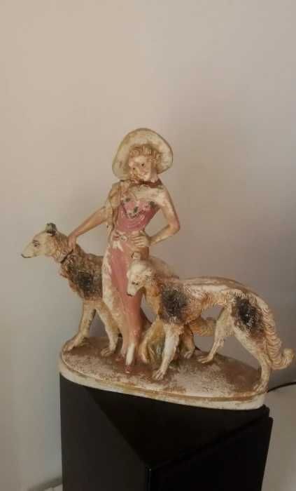 Bibelou vechi statueta - Femeie cu caini de vanatoare, ogari