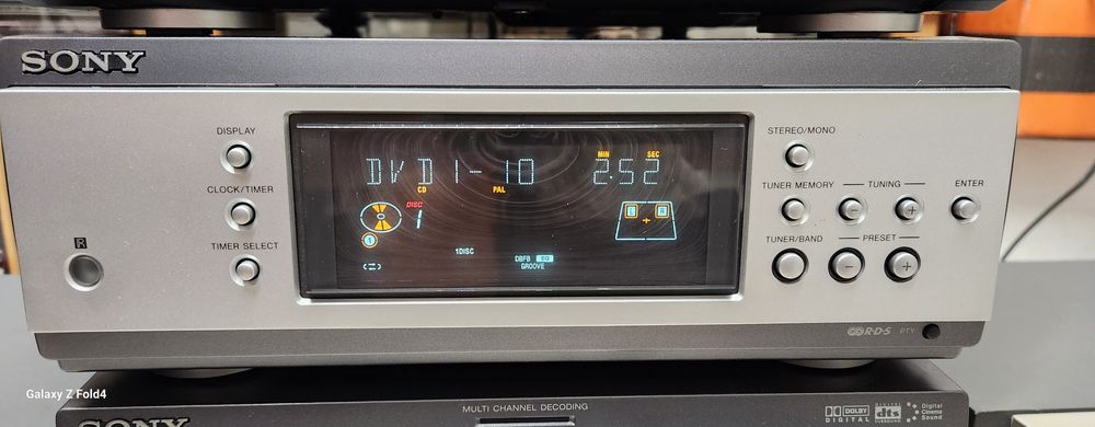 Sistem Sony cu DVD changer și telecomandă