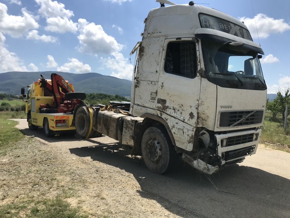 Tractări auto,Transport utilaje,Maşini blocate,Chei inchise in maşină!