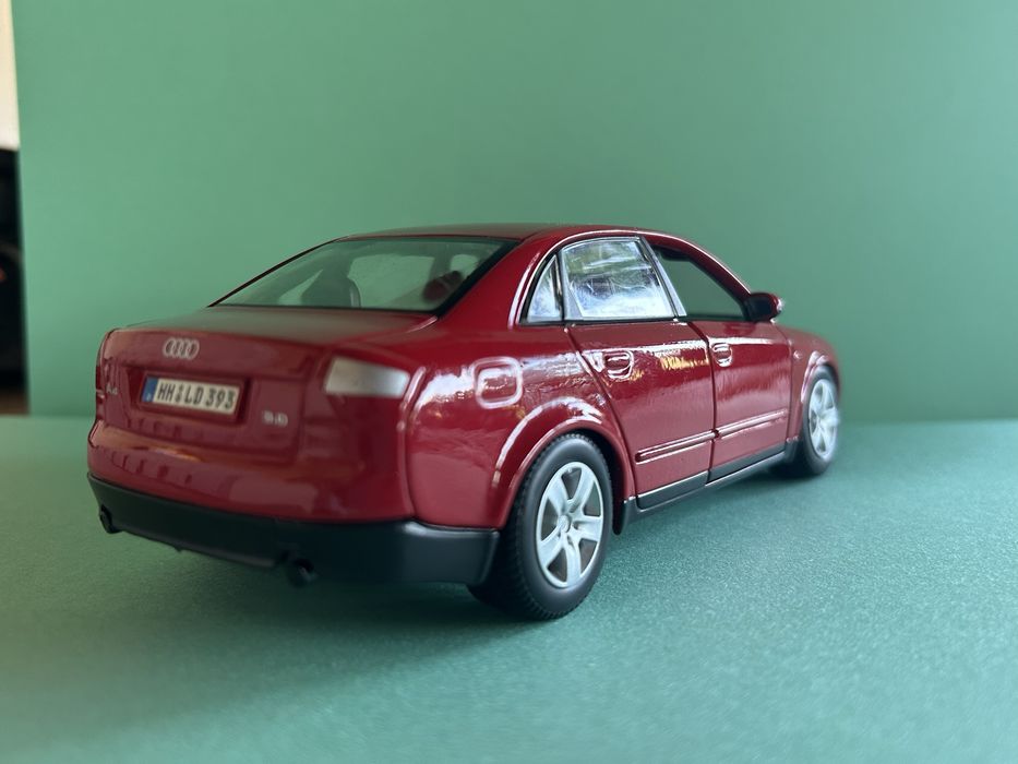 Macheta 2001 Audi A4 B6 Sedan 1/24 Maisto