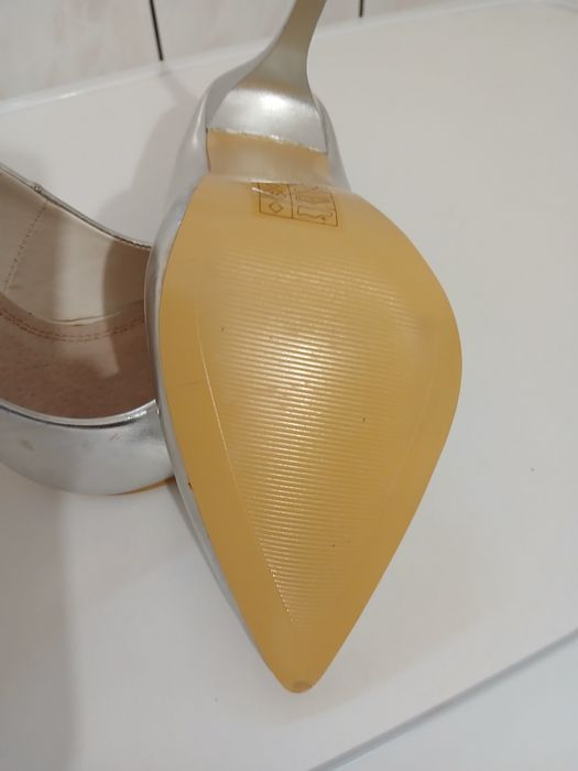 Pantofi argintii noi nr.36