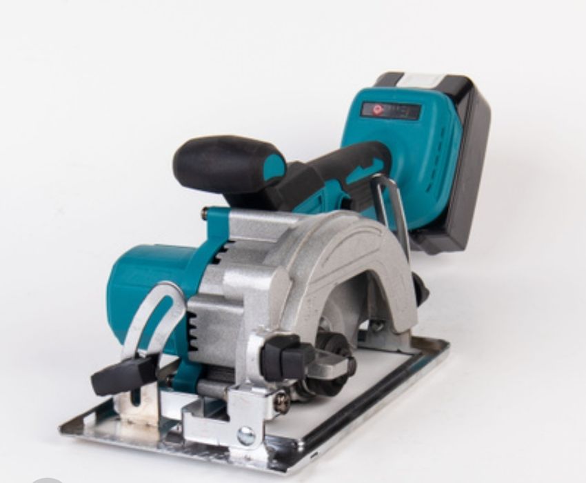 Циркулярная пила аккумуляторная. Пчёлка.