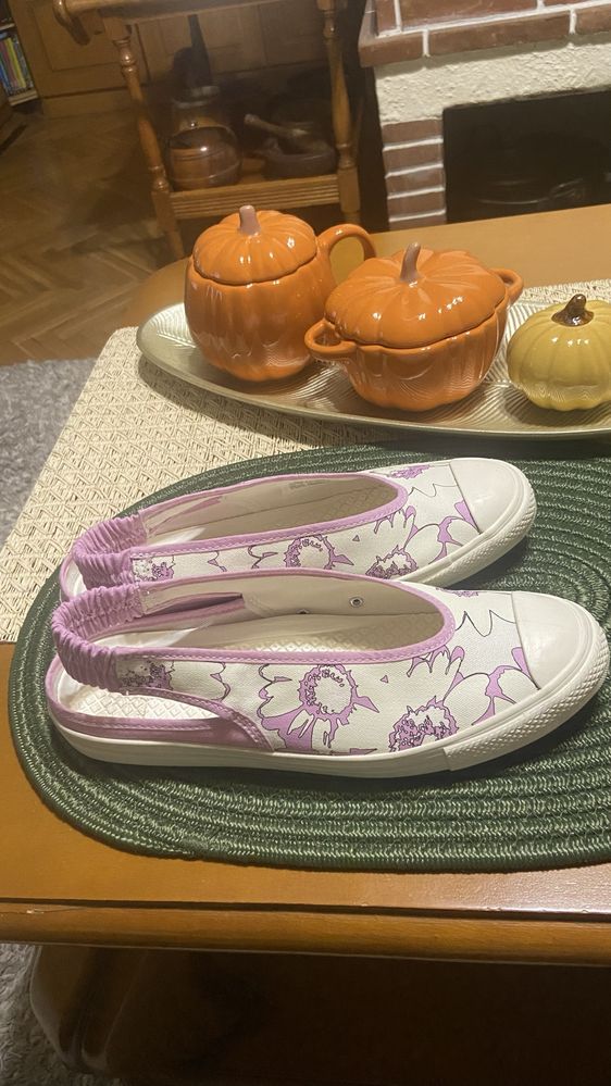 Нови сандали на CONVERSE