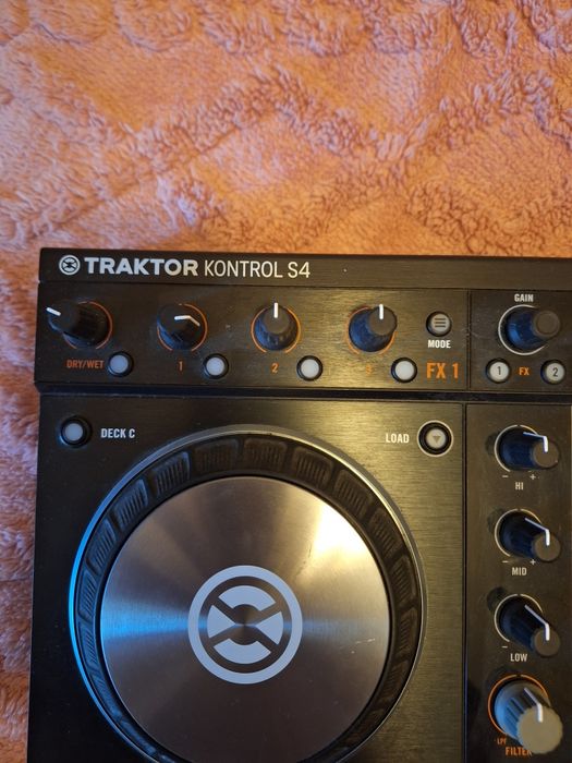 Consola Traktor kontrol S4 în stare perfecta