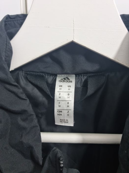 Vând Geaca Adidas