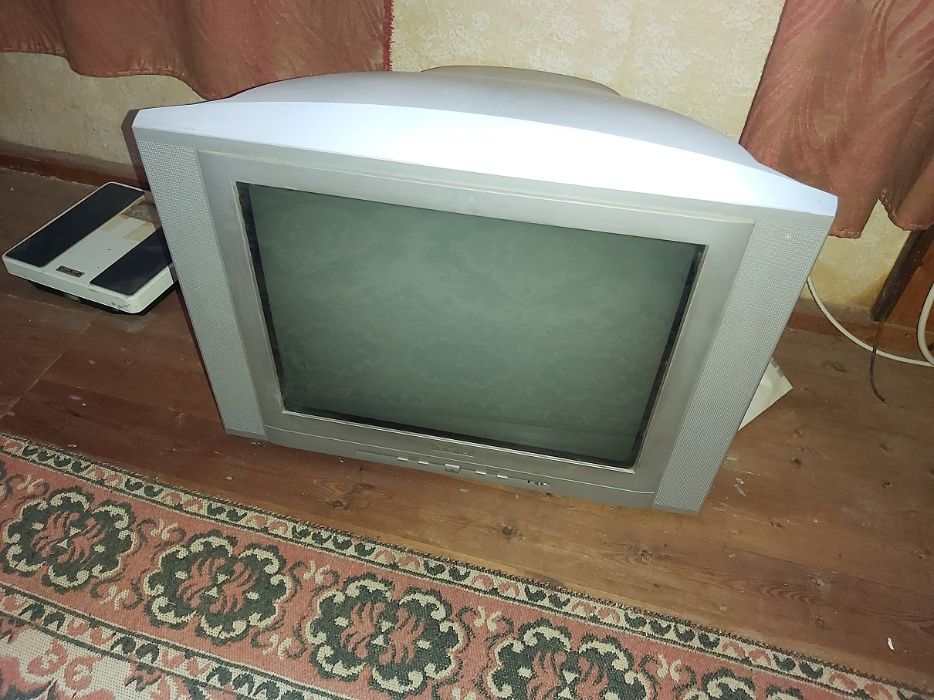 продавам стар телевизор ВЕКО, не работи нещо, повреди се сякаш