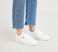 Продавам дамски кецове Levi's TIJUANA brilliant white