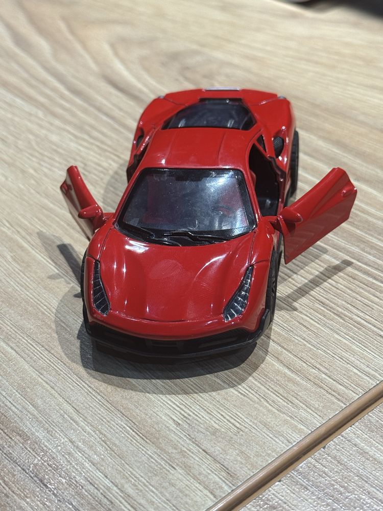 Игрушечная машинка