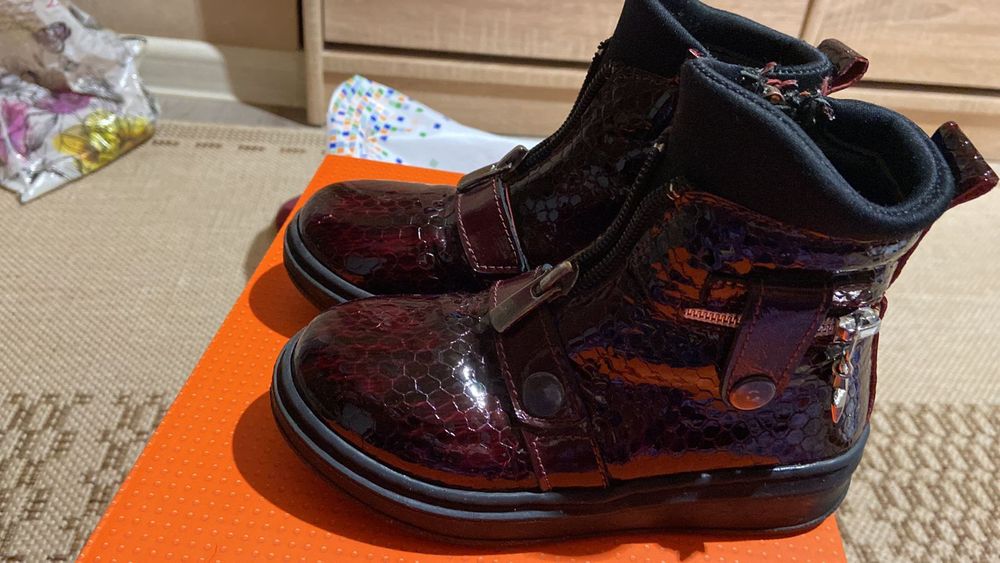 Продам детские сапожки (весна- осень)