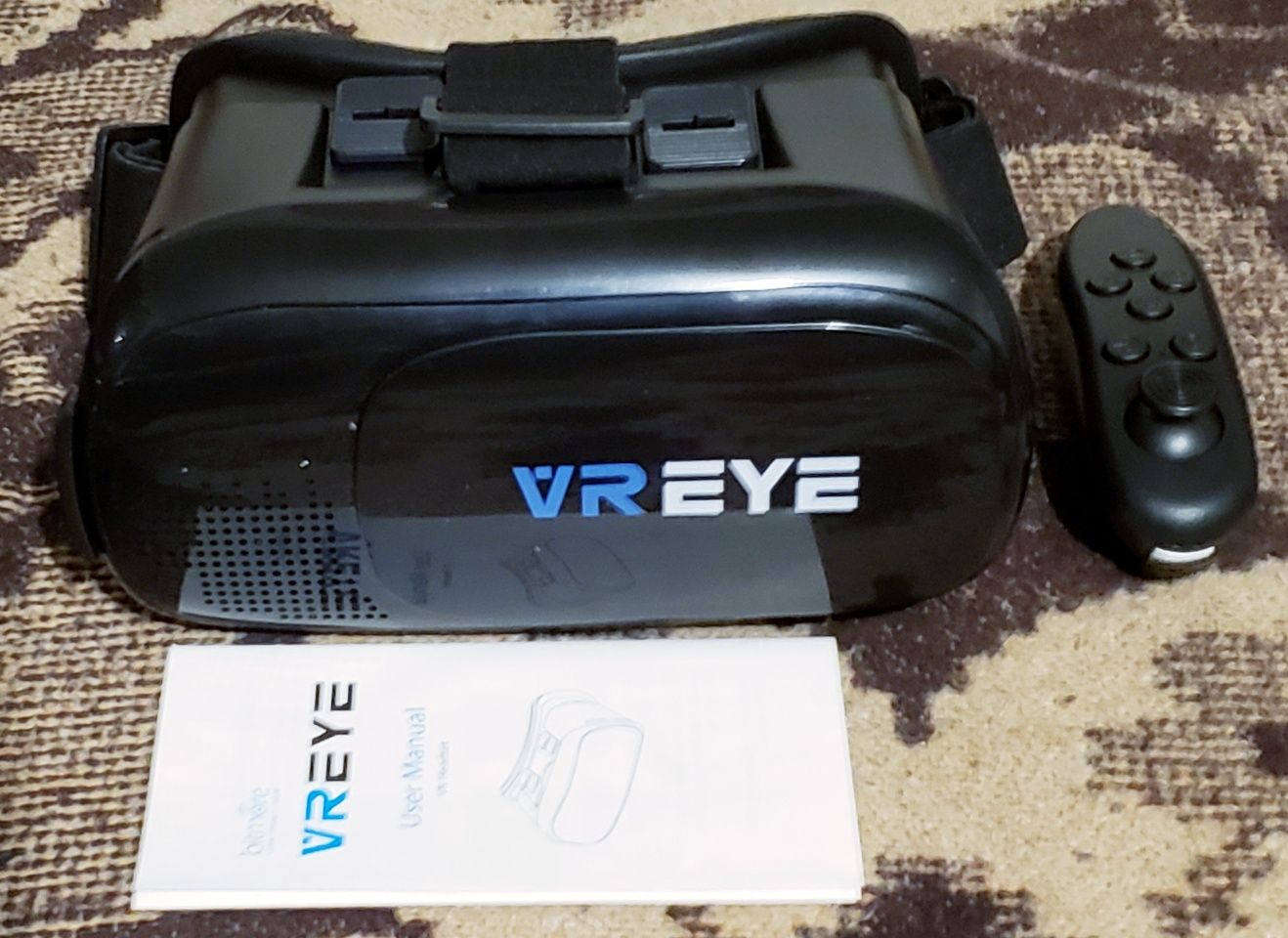 Ochelari 3D, "VR Eye 3D", și Controler Bluetooth.
plus Controler Bluet