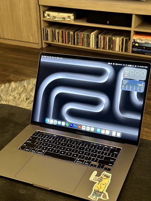 MacBook Pro 2019 16" i9 2.4ghz 32GB ram Radeon Pro 5500M 8gb 2Tb SSD