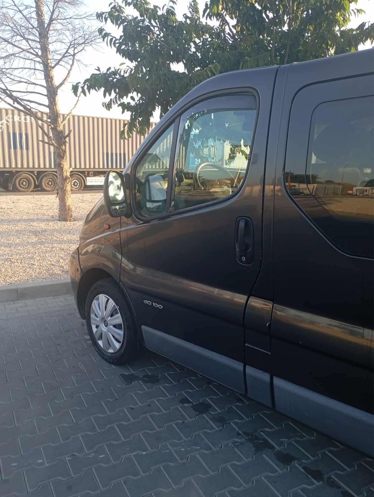 Vând sau schimb renault trafic 8+1