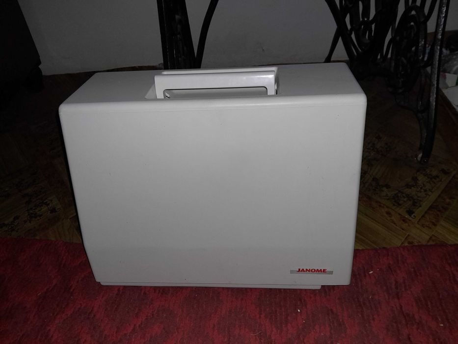 Швейная машина Janome le22