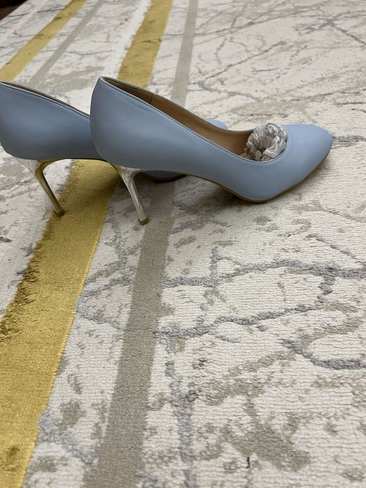 Продаю новую красивую и модныю обувь