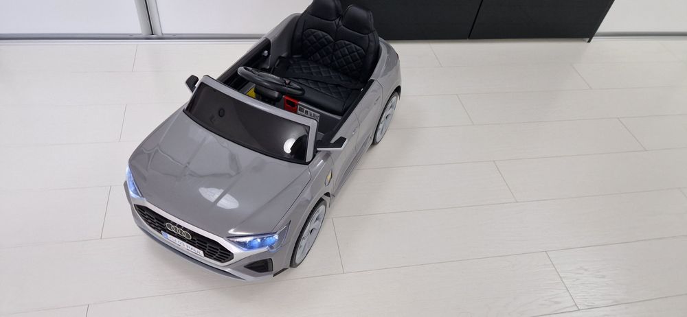 Masinuta electrica pentru copii, Audi SQ8, 70W 12V Garantie