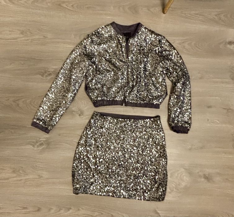 Дамски комплект с пайети в сребърно