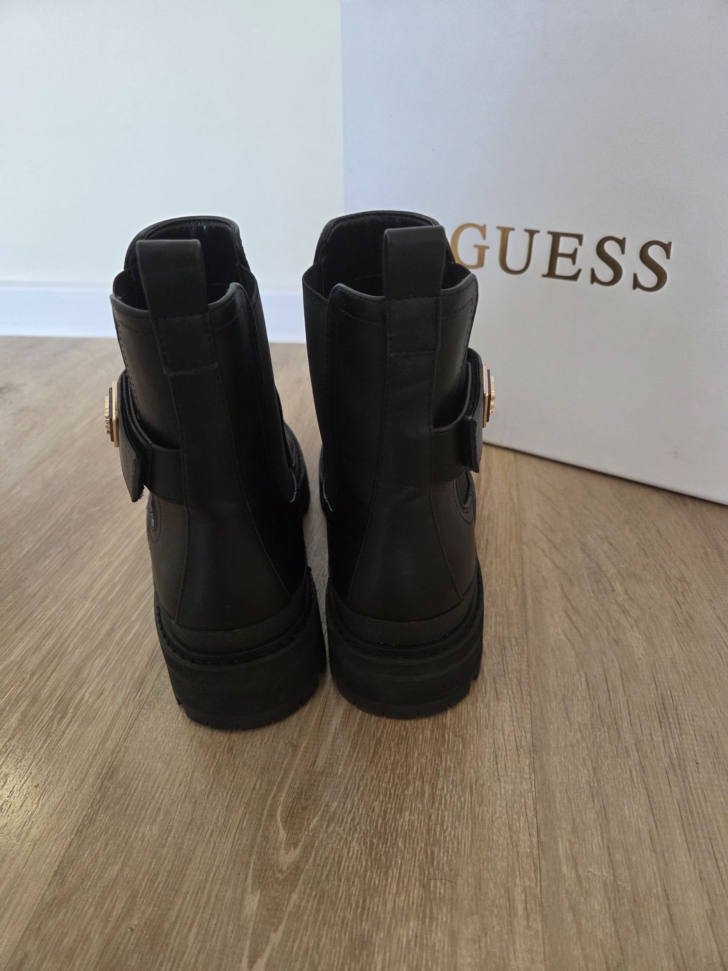 Кожени боти Guess нови