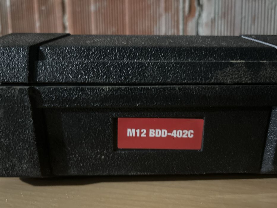 Vand urgent Milwaukee m12 BDD-402C vand pentru minim 525 lei