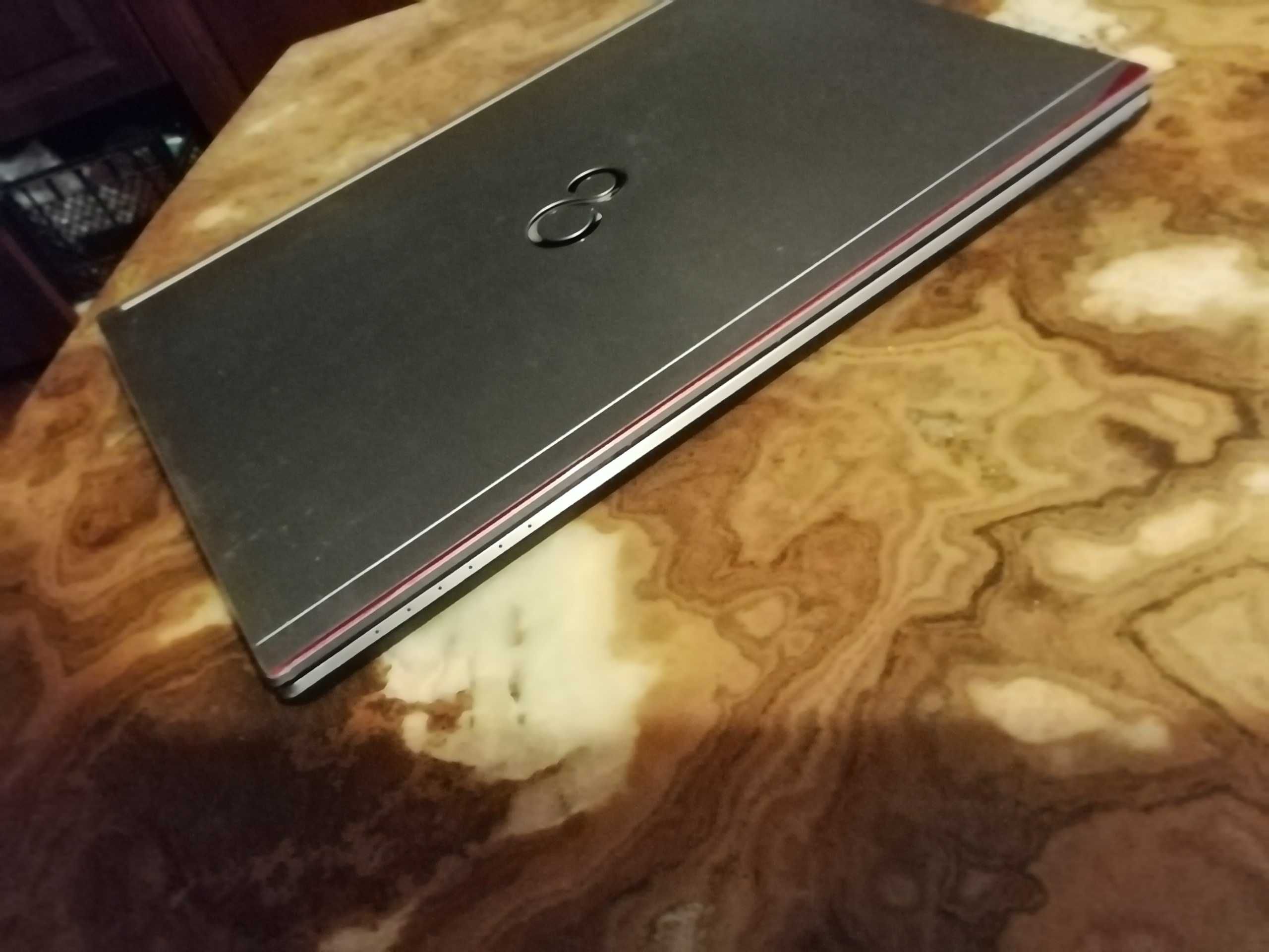 Laptop Fujitsu E 744 cu I5 carcasa metalica extrem de rezistenta