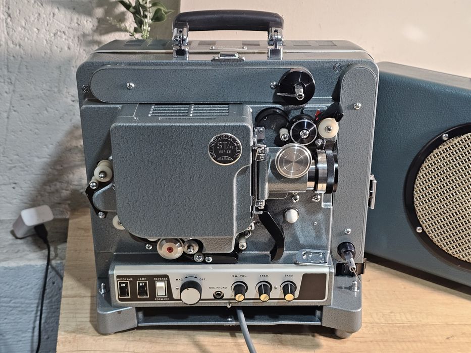 Proiector retro EIKI ST-2H de 16 mm ,sunet ,boxa, de colectie