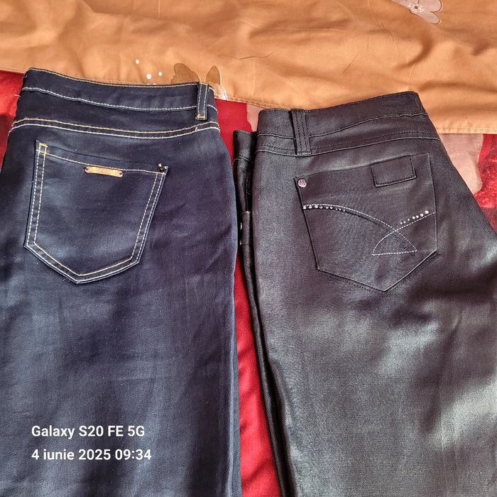 Vand doua perechi de blugi superbi. 50 lei bucata.