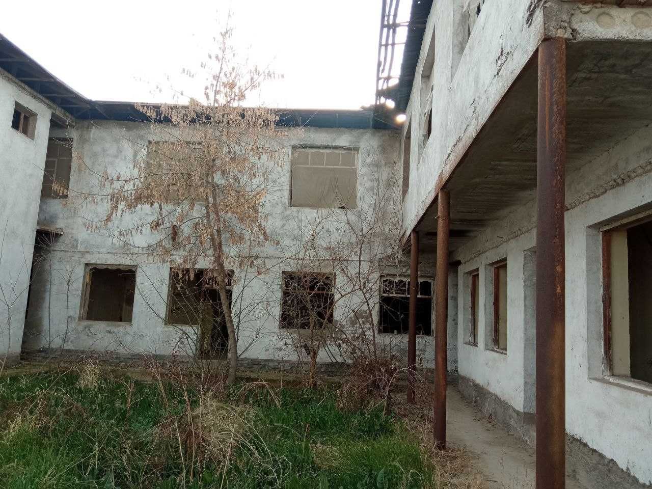 Soglomlashtirish markazi binosi bolib tolash sharti asosida sotilmoqda