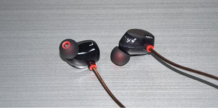 Продавам висококачествени двуканални слушалки тип тапи earphones