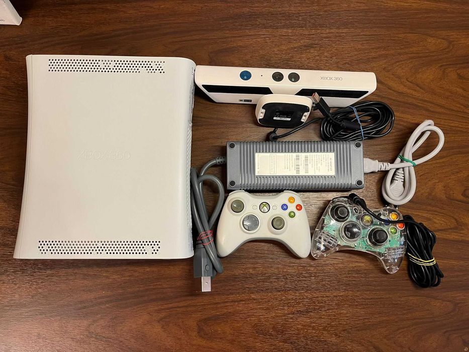 Xbox 360 2 controllere + kinect