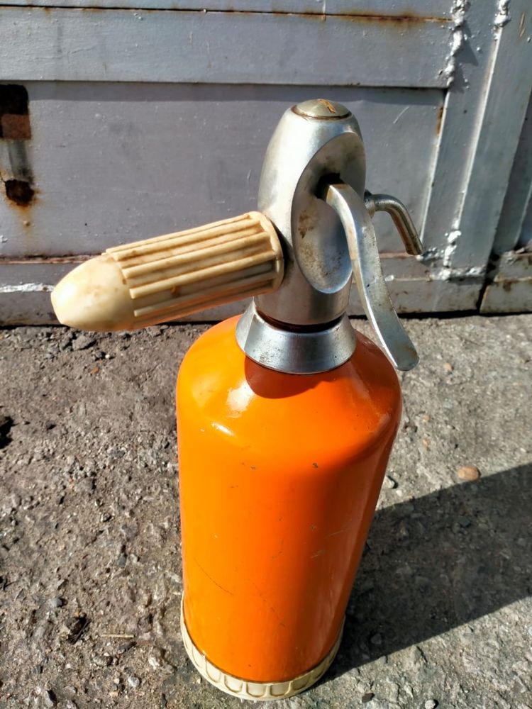 Сифон для газированных напитков.
