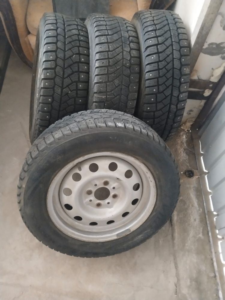 Продам зимные шипы состояние отлично