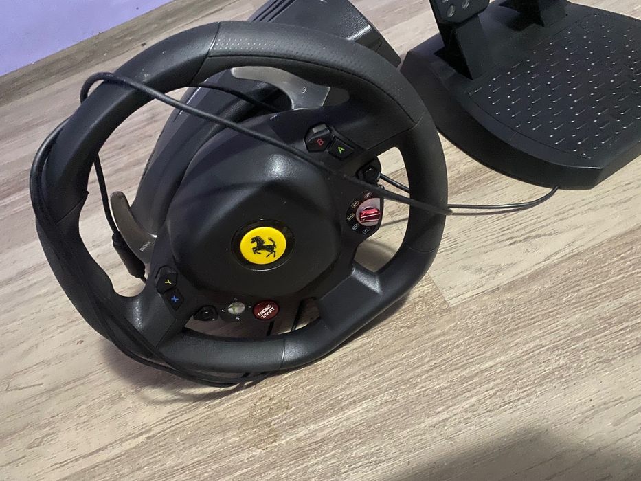 Vând volan de la Ferrari nou