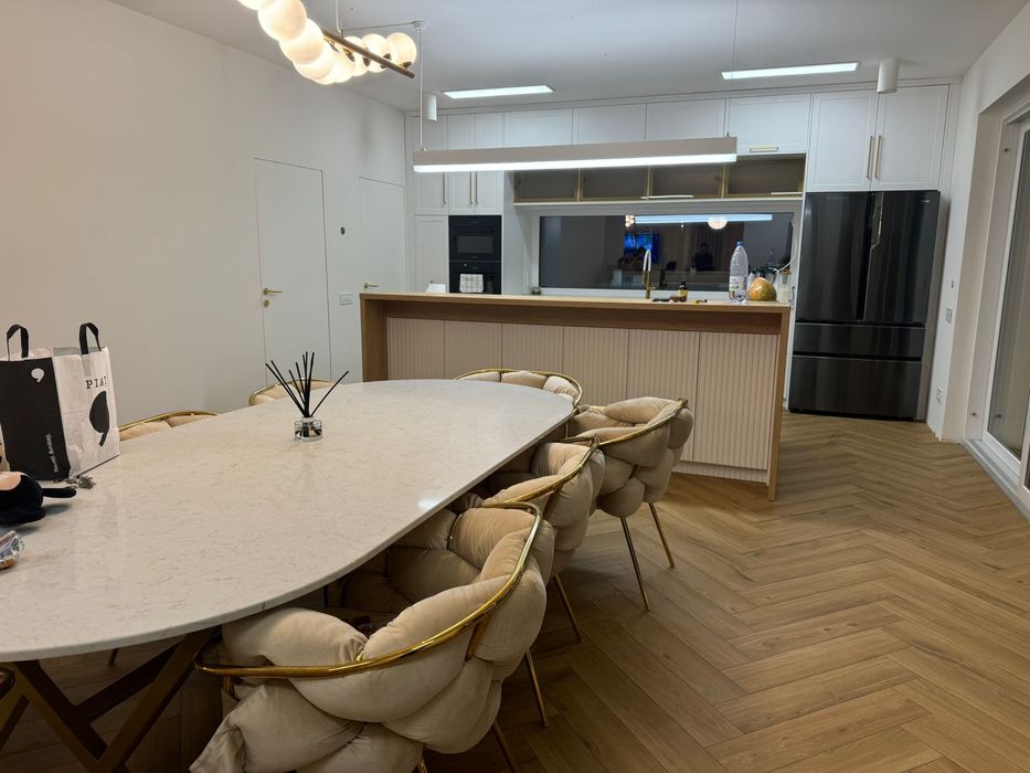 Scaune dinning crem si auriu