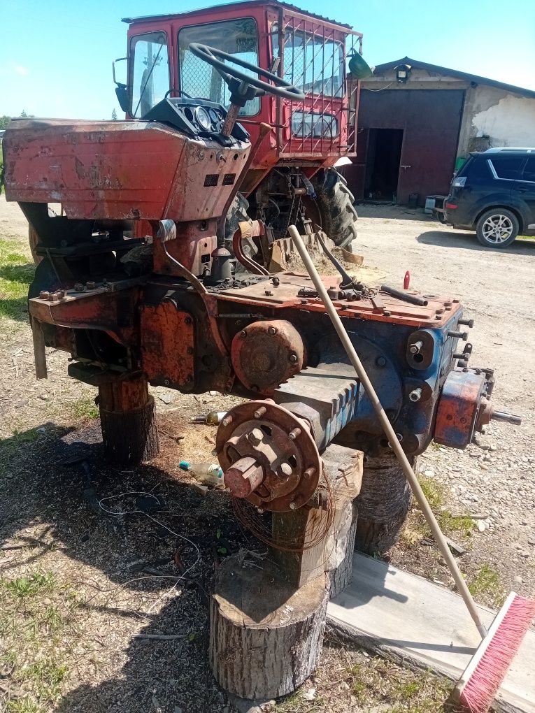 Se vinde două 650 forestier