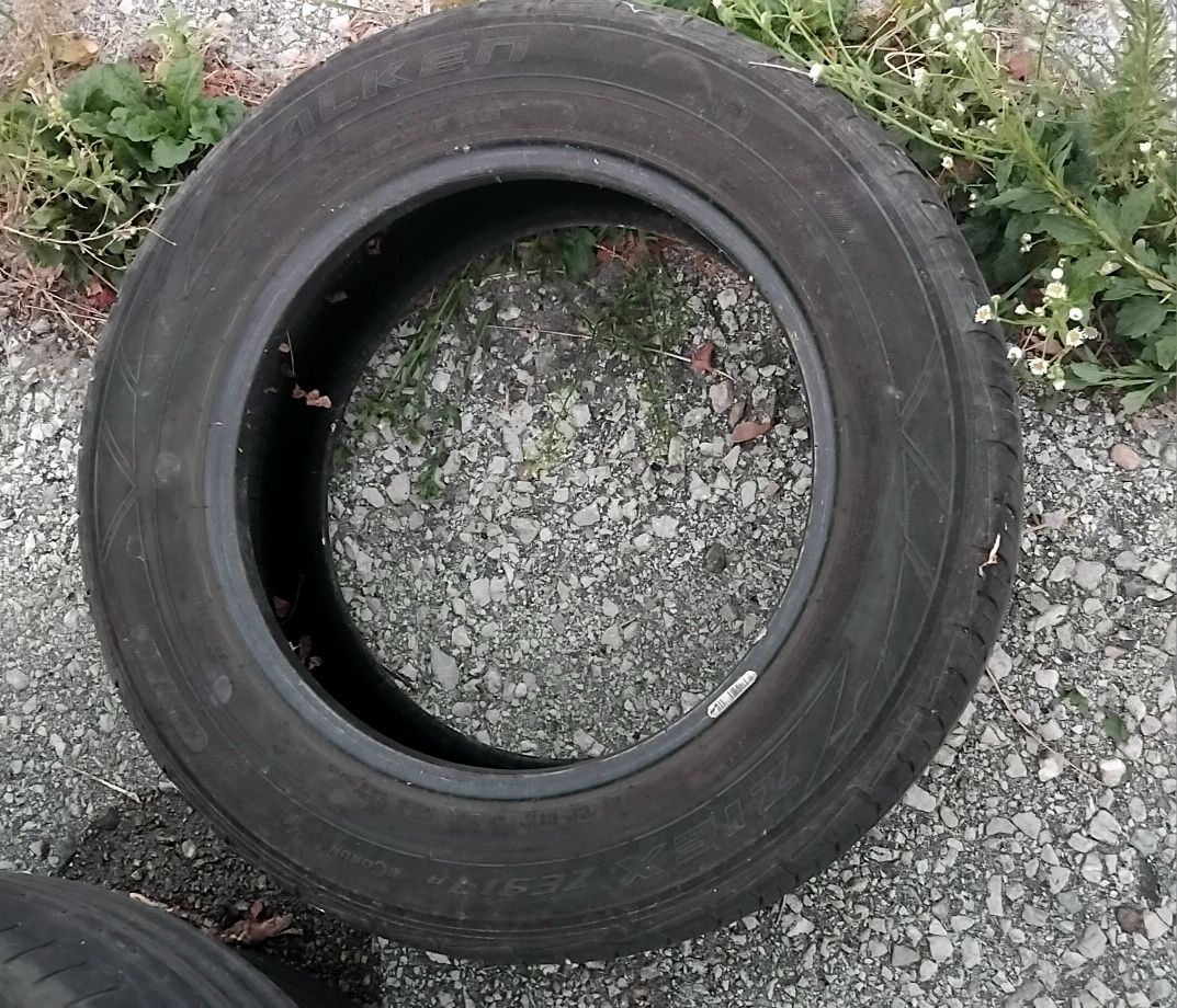 Гуми 215 60 16 Фалкен Falken 3 броя. Нов внос. Не са нови!