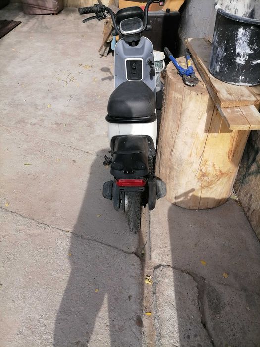Vând scuter fără baterii