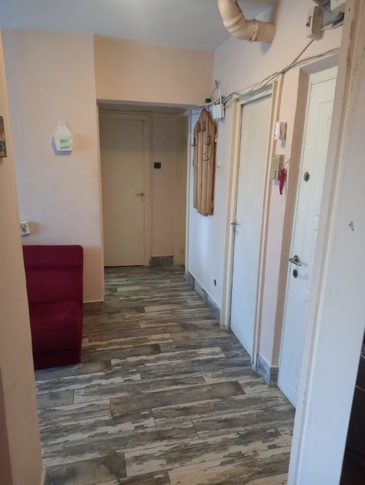 Vand apartamen 2camere,decomandat,2 balcoane,etajintermediar,500m UMF