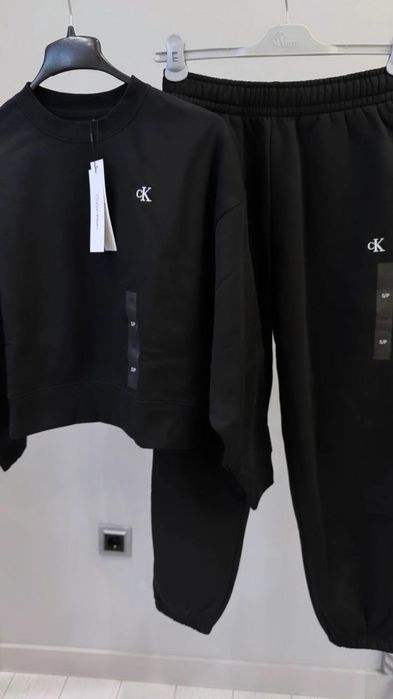 Женские спортивные костюмы от Calvin Klein