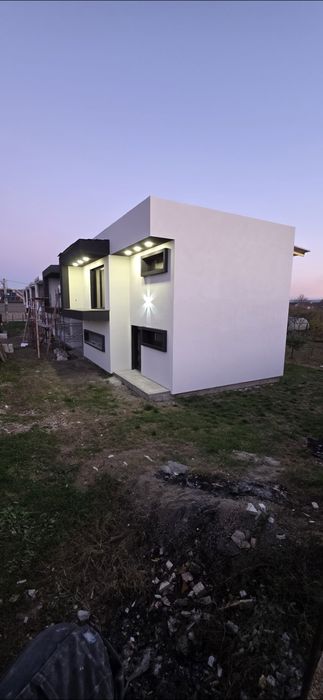 Case înșiruite de vânzare