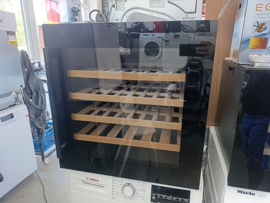 Витрина охладител FRILEC  за вино