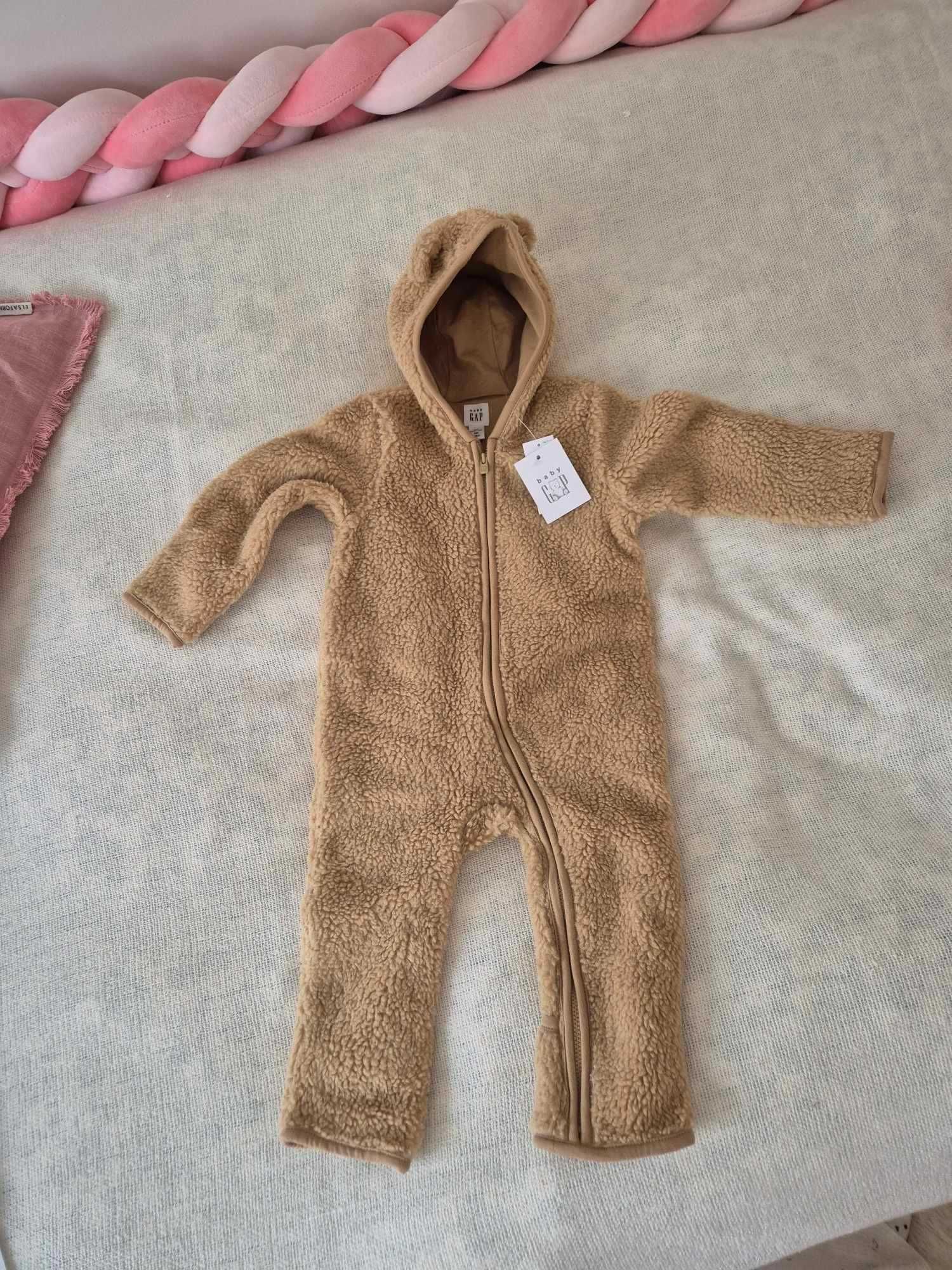 чисто нов плюшен гащеризон Baby GAP 6-12 месеца