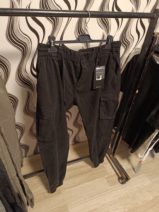 Големи черни карго панталони
