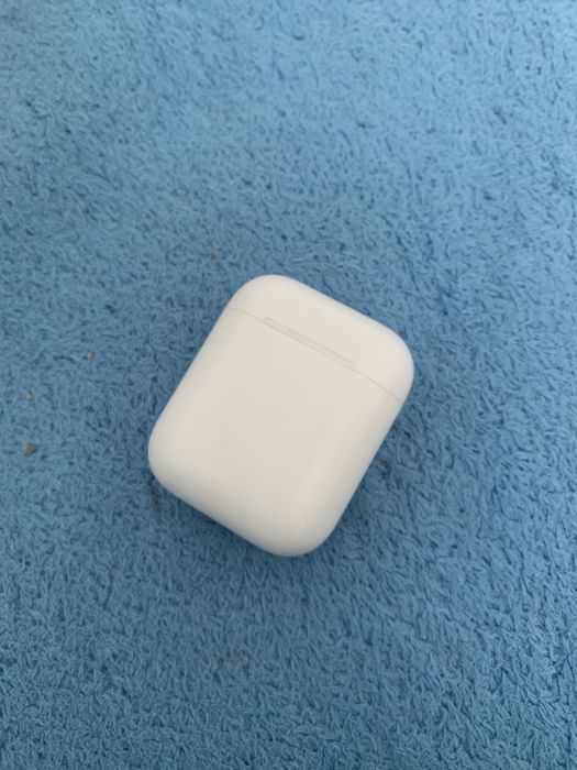 продам наушники Airpods