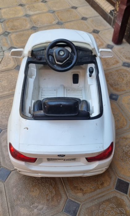 Detskiy elektromobil sotiladi