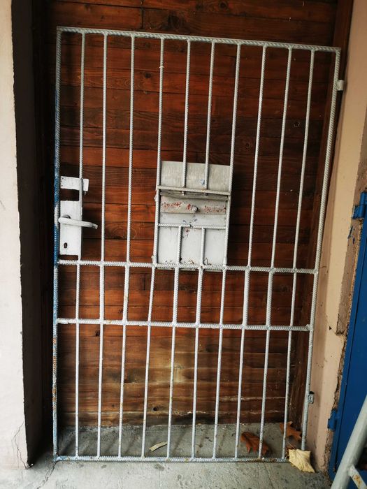 Метална гаражна порта (2 крила) + пешеходна врата – комплект